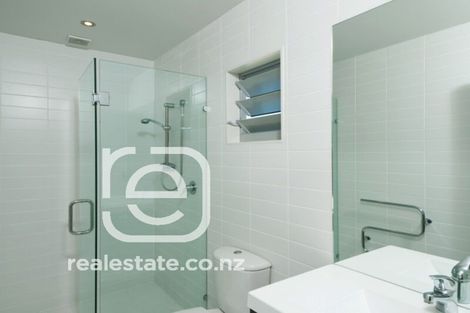 Photo of property in 62 Rising Parade, Fairview Heights, Auckland, 0632