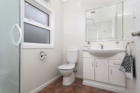 Photo of property in 107 Northland Road, Northland, Wellington, 6012