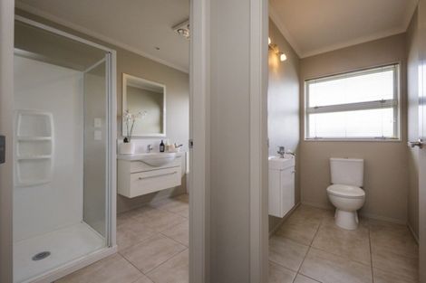 Photo of property in 1 Lorenzo Place, Kelvin Grove, Palmerston North, 4414