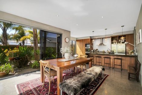 Photo of property in 55 Wainui Avenue, Point Chevalier, Auckland, 1022