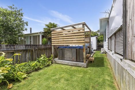 Photo of property in 49 Springs Road, Parakai, 0830