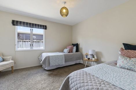 Photo of property in 92 Saint James Drive, Huntington, Hamilton, 3210