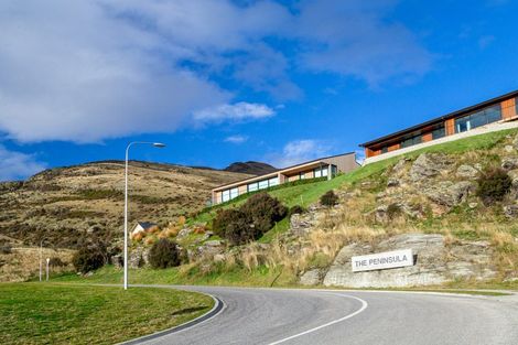 Photo of property in 1 Elk Place, Kelvin Heights, Queenstown, 9300