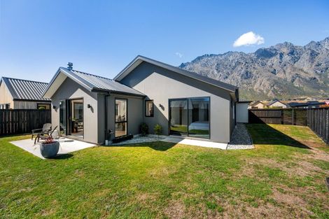 Photo of property in 64 Howden Drive, Jacks Point, 9371