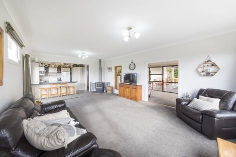 Photo of property in 2139 State Highway 3, Sanson, Palmerston North, 4479