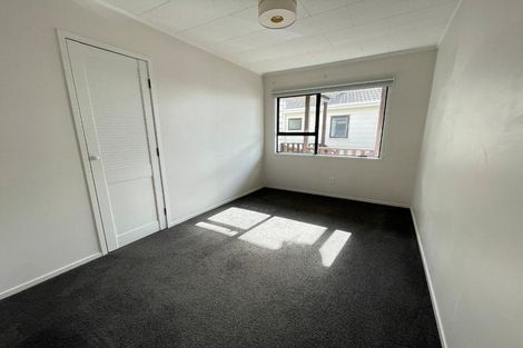 Photo of property in 2/1 Landsdale Place, Massey, Auckland, 0614