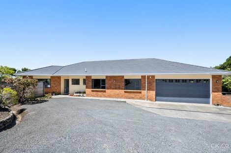 Photo of property in 8a Garrett Place, Riverstone Terraces, Upper Hutt, 5018