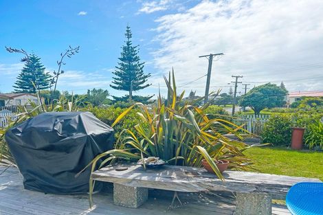Photo of property in 1a Field Way, Waikanae Beach, Waikanae, 5036