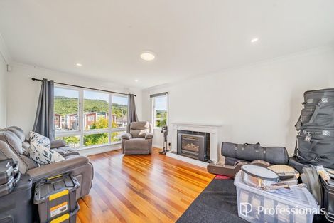 Photo of property in 9 Peel Place, Wainuiomata, Lower Hutt, 5014