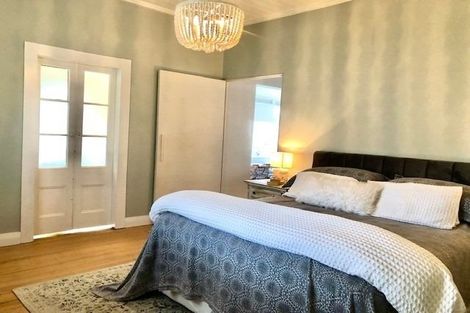 Photo of property in 11 Ocean View Road, Milford, Auckland, 0620