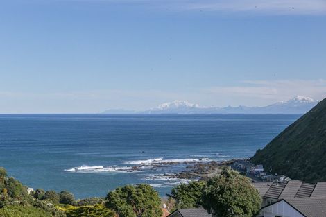 Photo of property in 32 Frobisher Street, Island Bay, Wellington, 6023