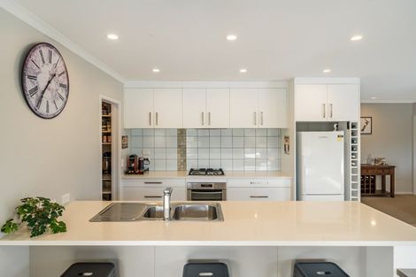 Photo of property in 29 Mt Marua Drive, Timberlea, Upper Hutt, 5018