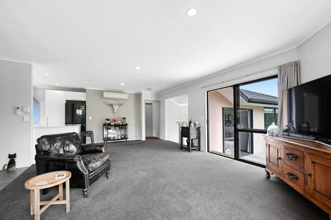 Photo of property in 16 Palm Grove Drive, Western Heights, Hamilton, 3200
