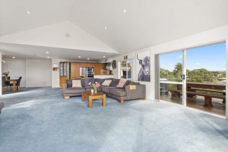 Photo of property in 17 Bella Villa Drive, Waiuku, 2123