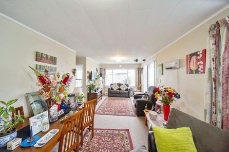 Photo of property in 124 Govett Avenue, Frankleigh Park, New Plymouth, 4310