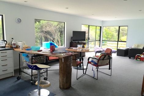 Photo of property in 2 Shirley Road, Parau, Auckland, 0604