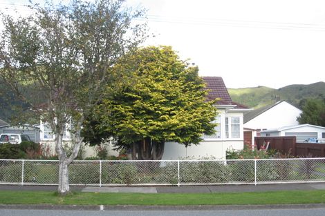 Photo of property in 11 Wheatley Street, Naenae, Lower Hutt, 5011