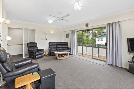 Photo of property in 13 Fyvie Avenue, Tawa, Wellington, 5028