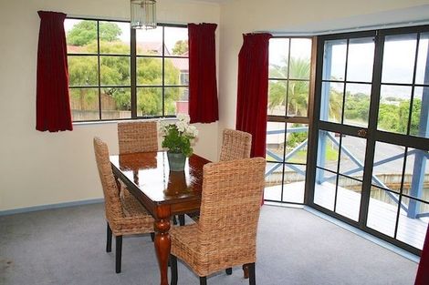 Photo of property in 32 Pekanga Road, Normandale, Lower Hutt, 5010