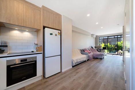 Photo of property in 2/11 Scanlen Terrace, Kelston, Auckland, 0602