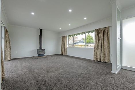 Photo of property in 10 Hollows Crescent, Takaro, Palmerston North, 4412