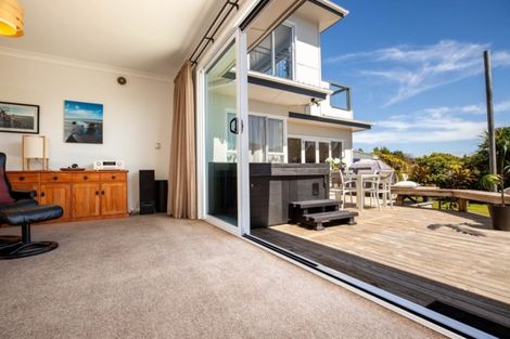 Photo of property in 10 Strandon Place, Strandon, New Plymouth, 4312