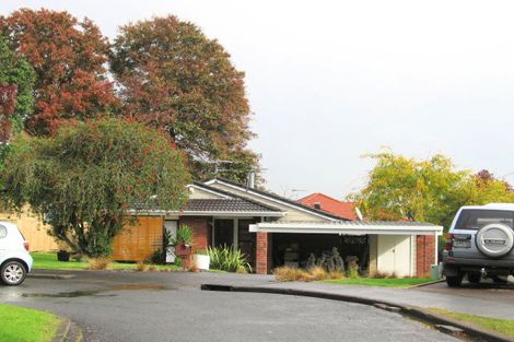 Photo of property in 5 Photinia Place, Botany Downs, Auckland, 2010