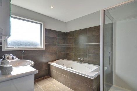 Photo of property in 9 De La Mare Place, Frankton, Queenstown, 9300