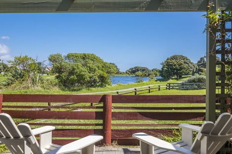 Photo of property in 14 Hastings Street, Waikanae Beach, Waikanae, 5036