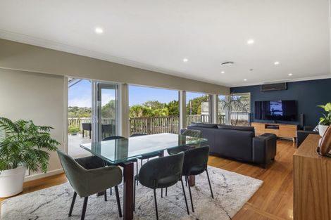 Photo of property in 35 Onewa Road, Northcote, Auckland, 0627