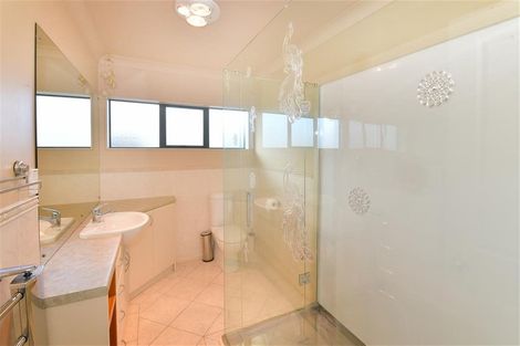 Photo of property in 8 Kath Hopper Drive, Orewa, 0931