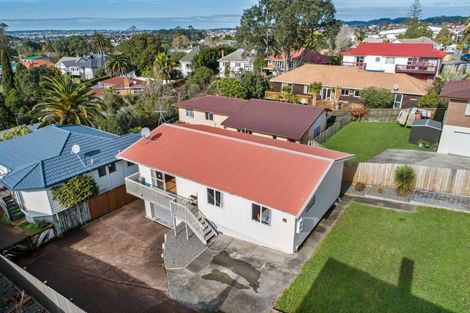 Photo of property in 2/21 Te Atatu Road, Te Atatu South, Auckland, 0610