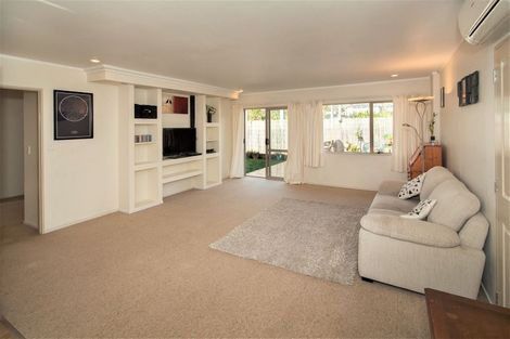 Photo of property in 28 Carlas Way, Ranui, Auckland, 0612