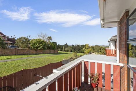 Photo of property in 2/9 Milwaukee Place, Glendene, Auckland, 0602
