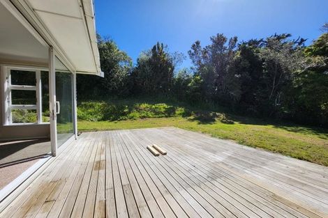 Photo of property in 23 Pinkerton Grove, Newlands, Wellington, 6037