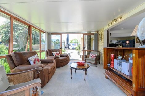 Photo of property in 6 Rays Way, Tuakau, 2121