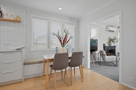 Photo of property in 5 Wallace Road, Mangere Bridge, Auckland, 2022