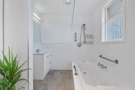 Photo of property in 4 John Road, Fairy Springs, Rotorua, 3015