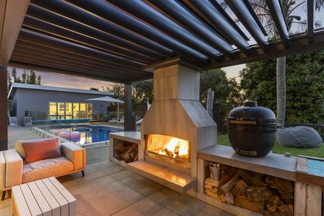 Photo of property in 201 Whangaparaoa Road, Red Beach, 0932