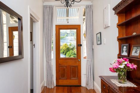 Photo of property in 6 Cameron Road, Bluff Hill, Napier, 4110