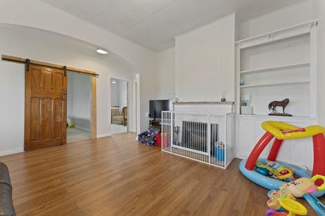 Photo of property in 7 Atkinson Street, Woodville, 4920