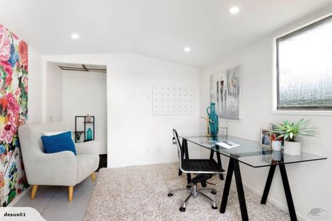 Photo of property in 10 Rixon Place, Te Atatu Peninsula, Auckland, 0610