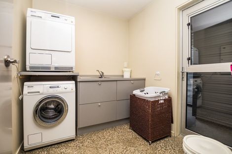 Photo of property in 43 Anne Street, Winton, 9720