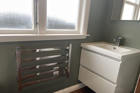 Photo of property in 11 College Street, Awapuni, Palmerston North, 4412