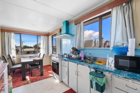 Photo of property in 72 Kelman Road, Kelston, Auckland, 0602