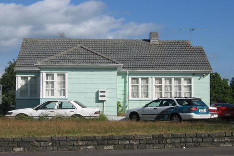 Photo of property in 3198 Great North Road, New Lynn, Auckland, 0600