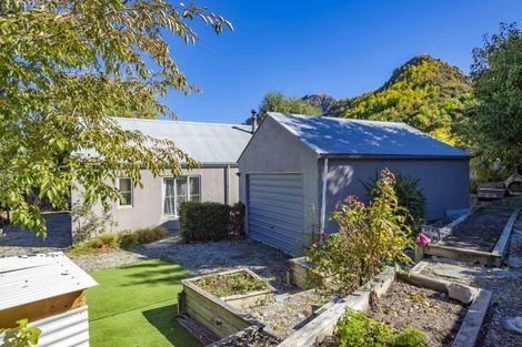 Photo of property in 9 Mcdonnell Road, Arrowtown, 9302