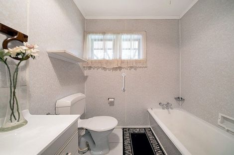 Photo of property in 60 Hillsborough Road, Hillsborough, Auckland, 1042