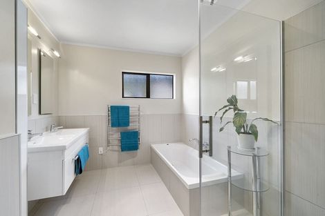 Photo of property in 5 Roman Close, Silverstream, Upper Hutt, 5019