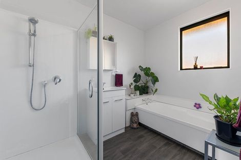 Photo of property in 10 Volta Place, Clendon Park, Auckland, 2103